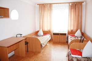 Vydubychi. Room Bed in Mixed Dormitory triple room 