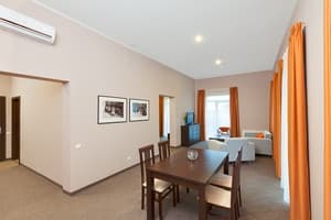Ramada Lviv. Номер Люкс двомісний 