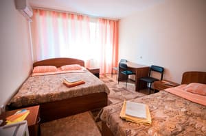 Готелі . Готель Стандарт 3-місний. 