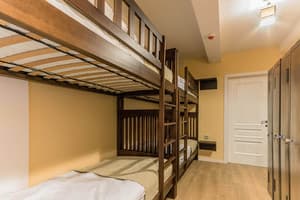 Отели . Гостиница Место в мужском 4-местном номере . 